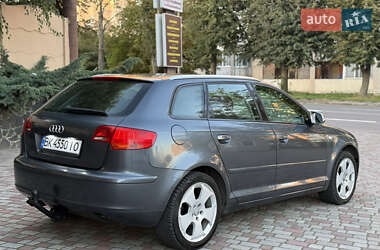 Хэтчбек Audi A3 2004 в 