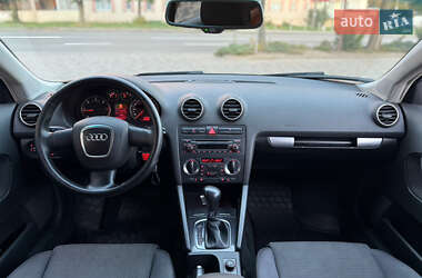 Хэтчбек Audi A3 2004 в 