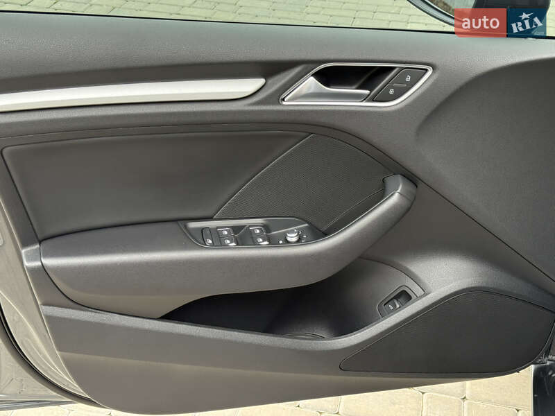 Седан Audi A3 2016 в Одессе