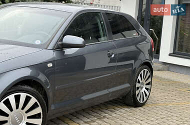 Хэтчбек Audi A3 2004 в 