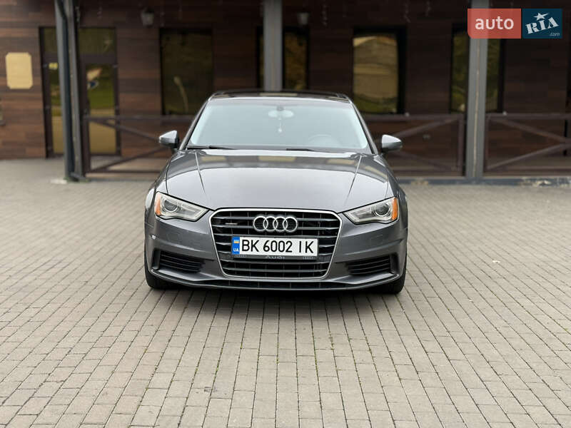 Седан Audi A3 2015 в Ровно