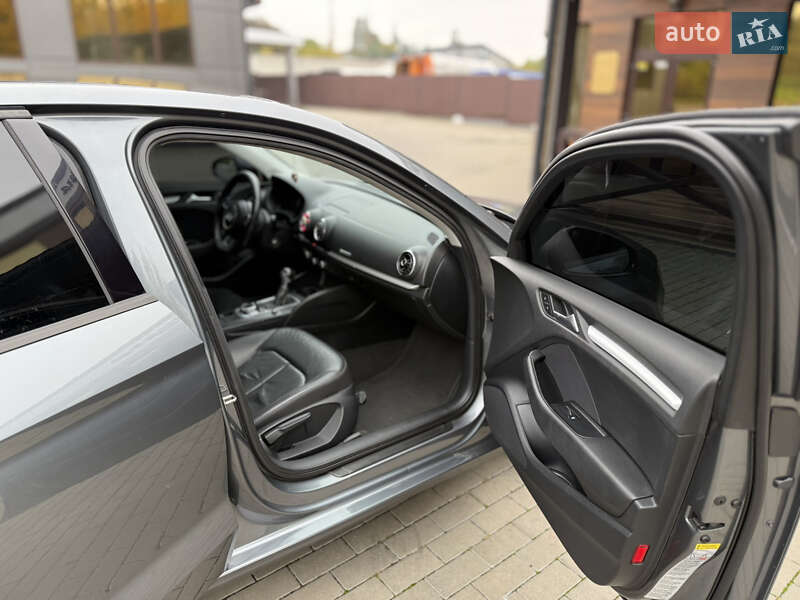 Седан Audi A3 2015 в Ровно