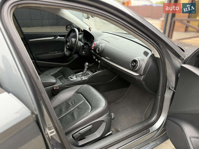 Седан Audi A3 2015 в Ровно