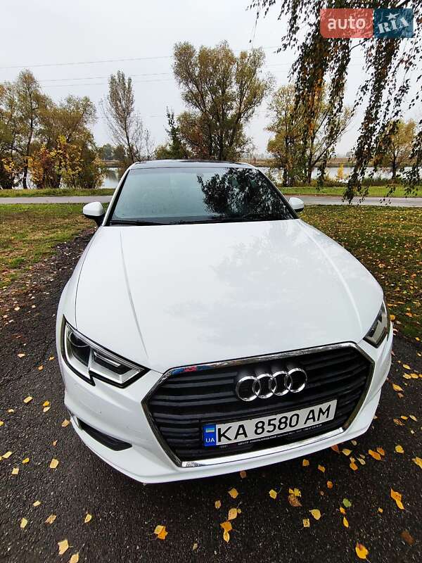 Седан Audi A3 2018 в Киеве