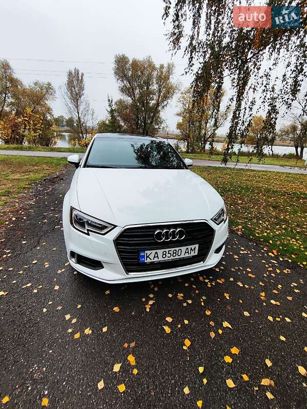 Седан Audi A3 2018 в Киеве