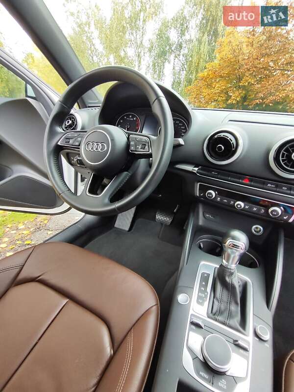 Седан Audi A3 2018 в Киеве