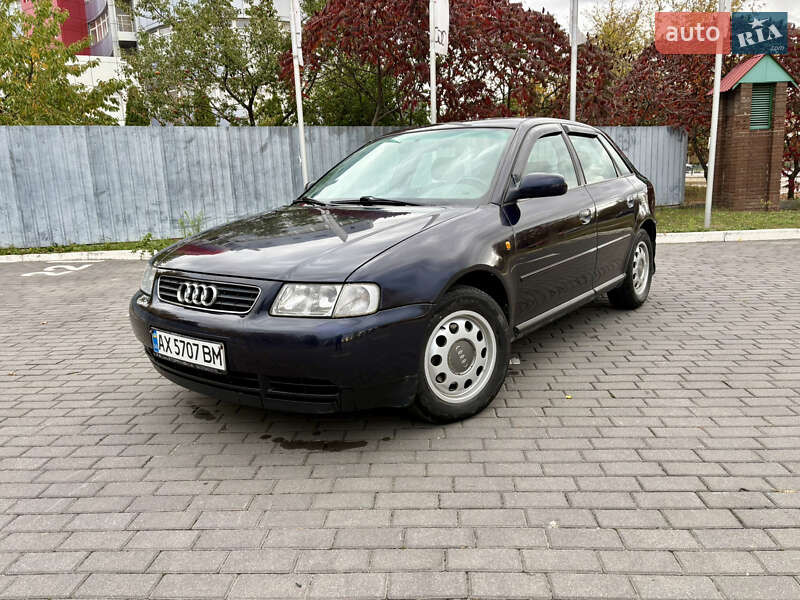 Хетчбек Audi A3 2000 в 