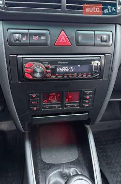 Хетчбек Audi A3 2000 в 