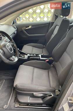 Хэтчбек Audi A3 2004 в 