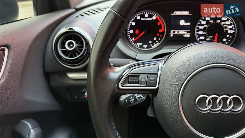Седан Audi A3 2016 в Киеве
