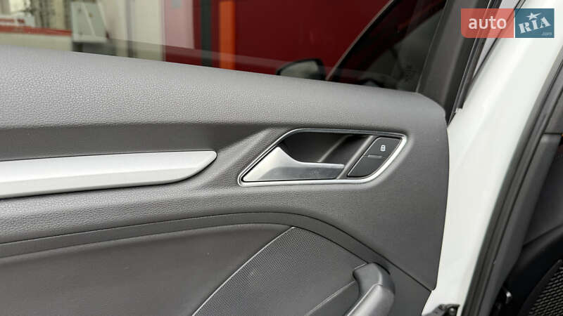 Седан Audi A3 2016 в Киеве