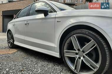 Хетчбек Audi A3 2015 в 