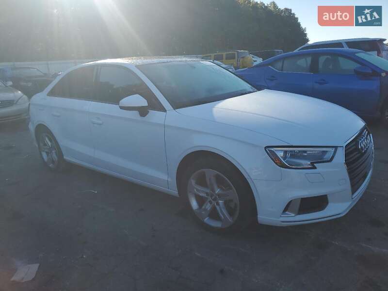 Седан Audi A3 2017 в Киеве