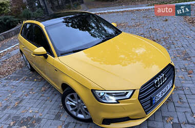 Хэтчбек Audi A3 2016 в 