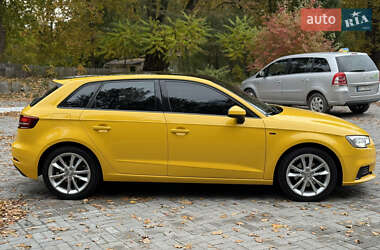 Хэтчбек Audi A3 2016 в 