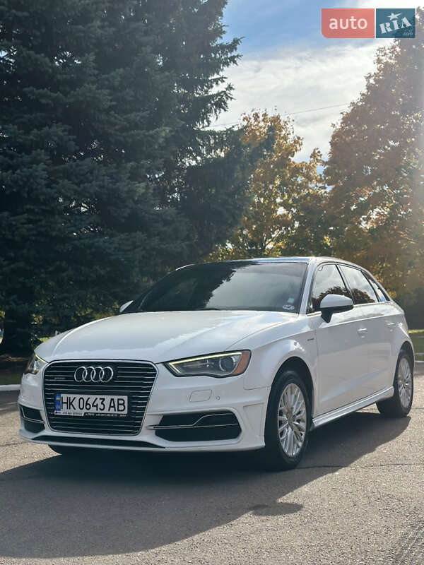 Хетчбек Audi A3 2016 в Рівному