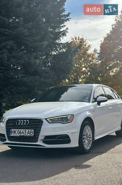 Хэтчбек Audi A3 2016 в 
