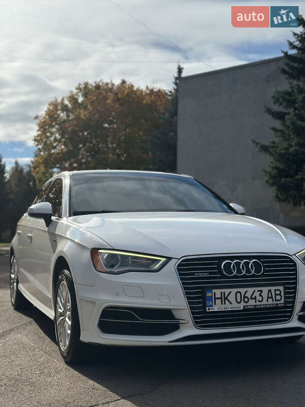 Хетчбек Audi A3 2016 в Рівному