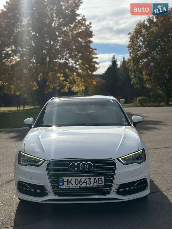 Хетчбек Audi A3 2016 в Рівному