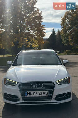 Хэтчбек Audi A3 2016 в 
