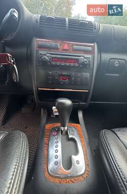 Хэтчбек Audi A3 2002 в 