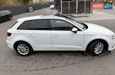 Хетчбек Audi A3 2015 в 