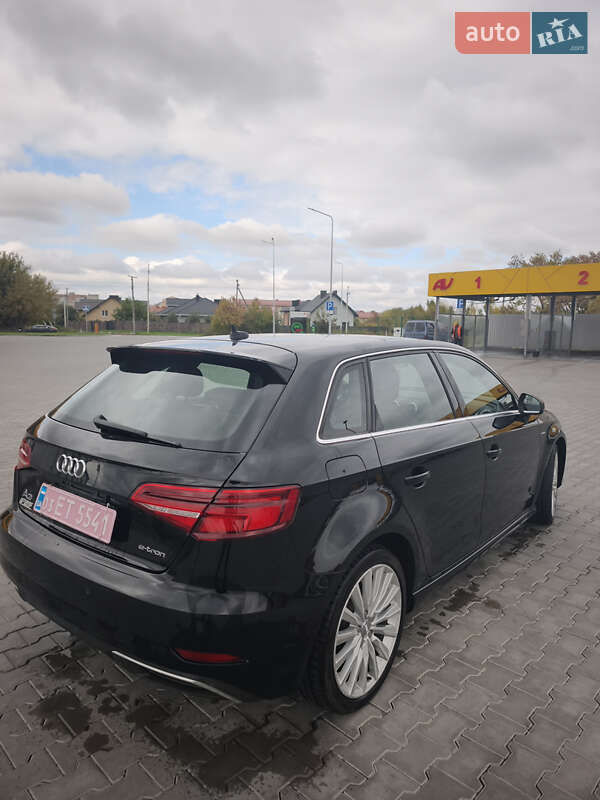Хэтчбек Audi A3 2017 в Луцке