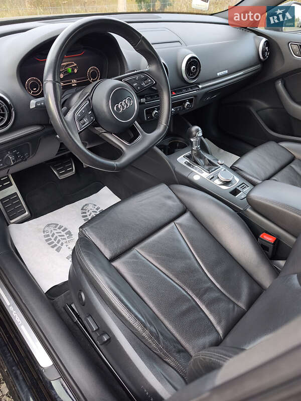 Хэтчбек Audi A3 2017 в Луцке