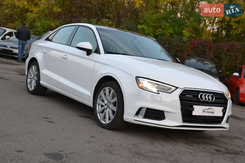Седан Audi A3 2017 в Луцке