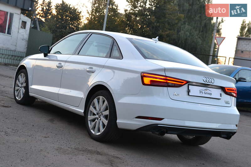 Седан Audi A3 2017 в Луцке