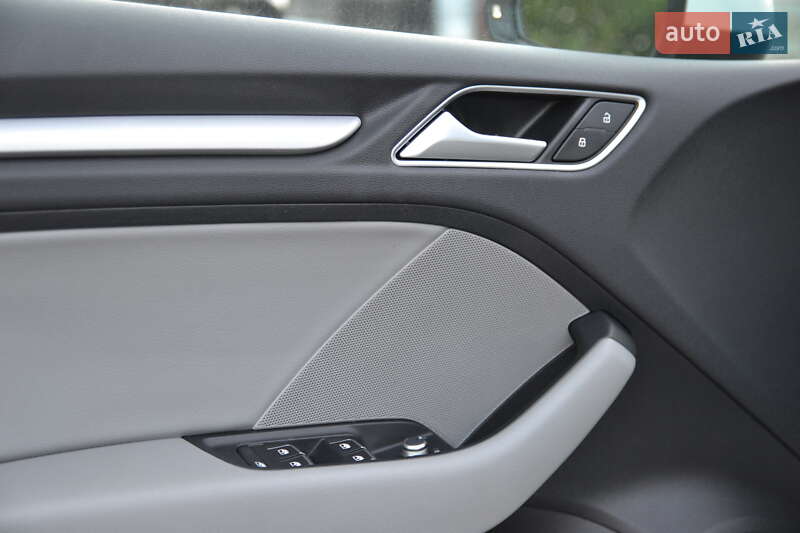 Седан Audi A3 2017 в Луцке