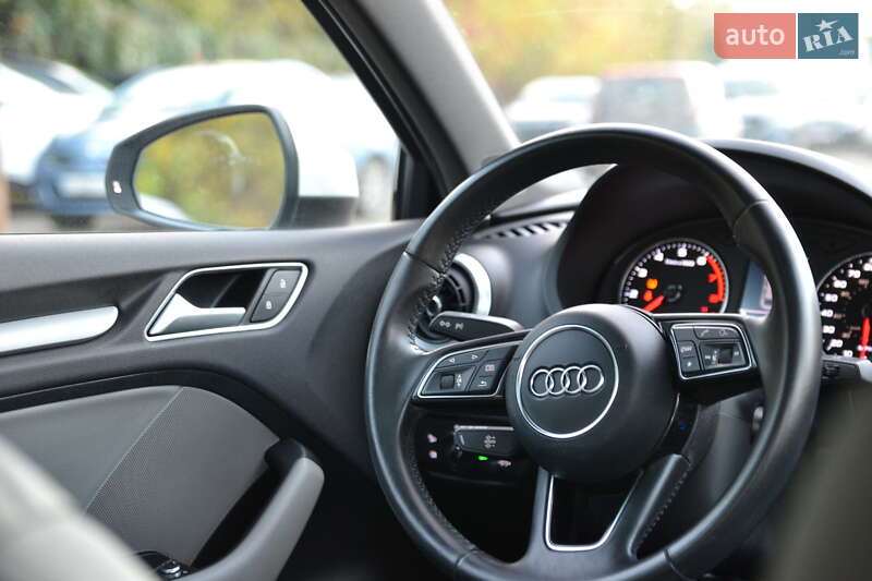 Седан Audi A3 2017 в Луцке