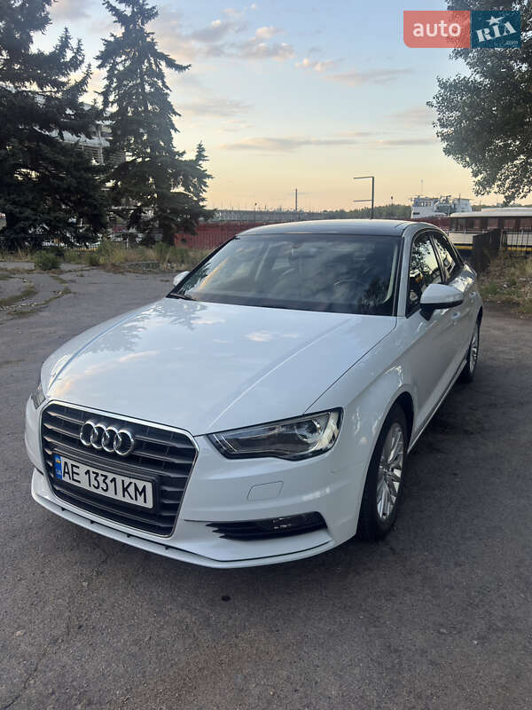 Седан Audi A3 2016 в Днепре