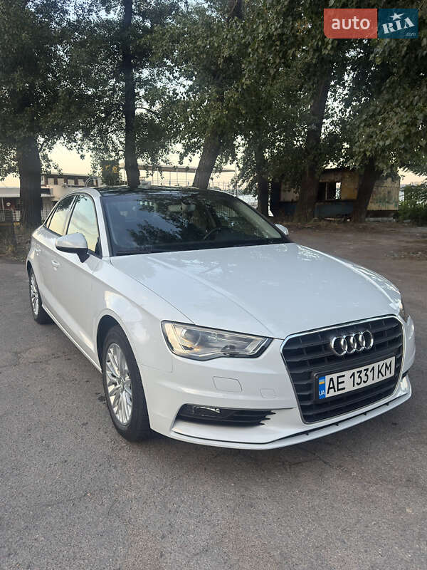 Седан Audi A3 2016 в Днепре