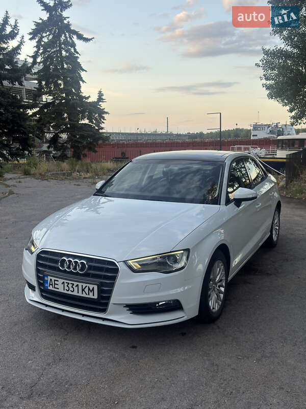 Седан Audi A3 2016 в Днепре