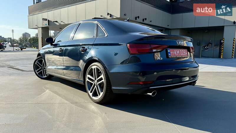 Седан Audi A3 2017 в Киеве