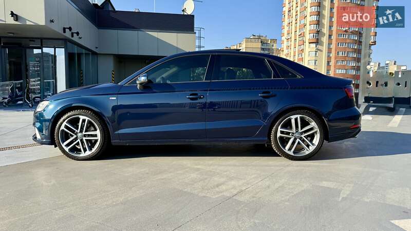 Седан Audi A3 2017 в Киеве