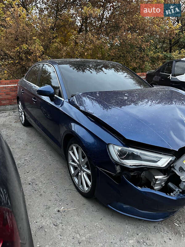 Седан Audi A3 2014 в Дніпрі