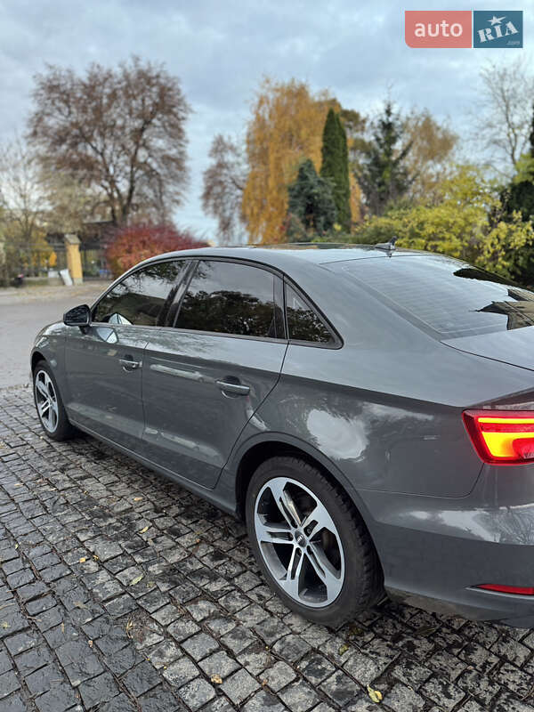 Седан Audi A3 2016 в Фастове