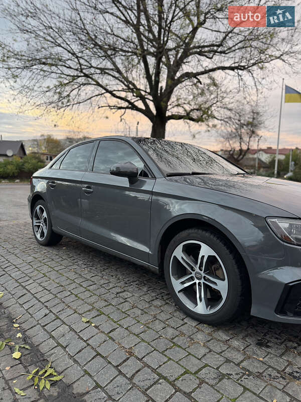 Седан Audi A3 2016 в Фастове