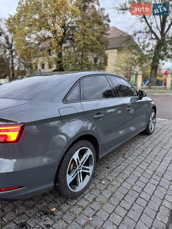 Седан Audi A3 2016 в Фастове