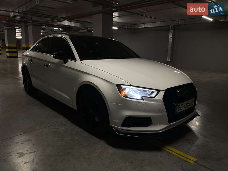 Седан Audi A3 2016 в Николаеве