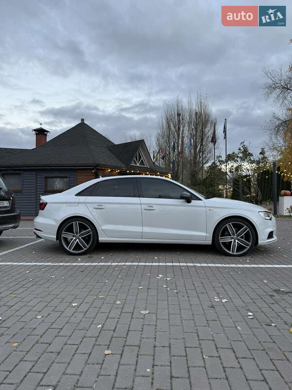 Седан Audi A3 2016 в Вишгороді