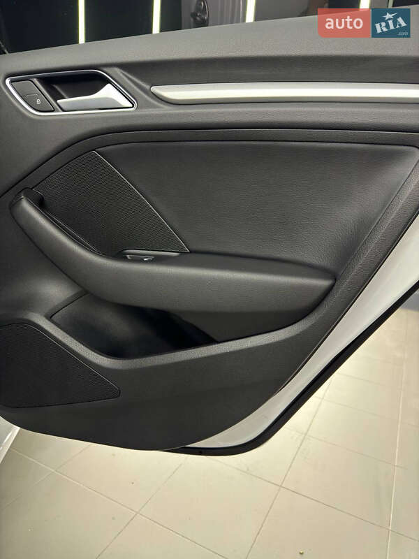 Седан Audi A3 2017 в Ивано-Франковске