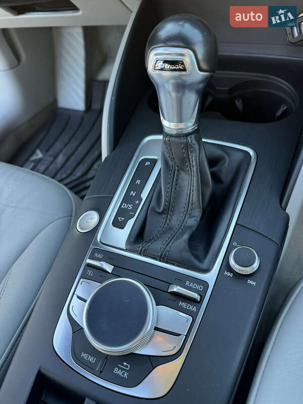 Седан Audi A3 2015 в Львові