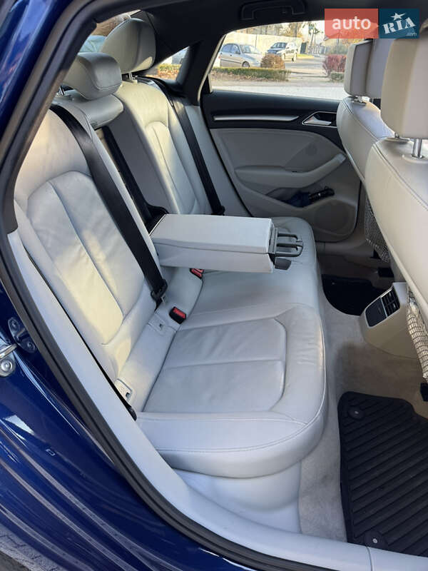 Седан Audi A3 2015 в Львові