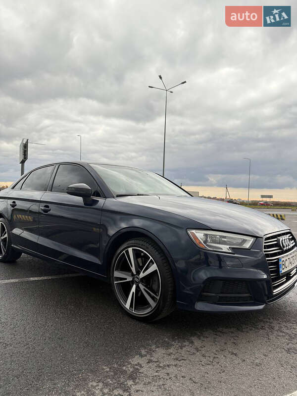 Седан Audi A3 2016 в Львові