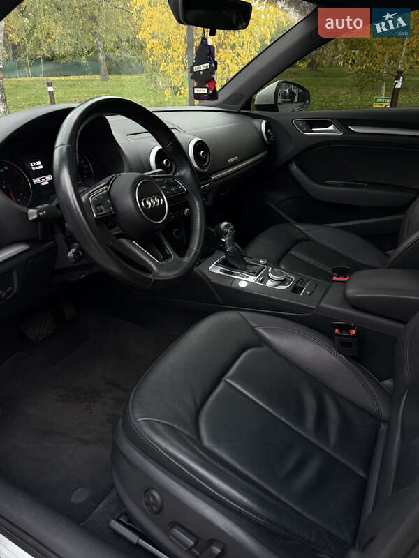 Седан Audi A3 2016 в Киеве