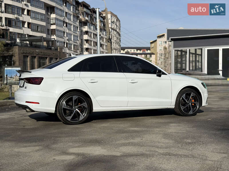 Седан Audi A3 2015 в Киеве
