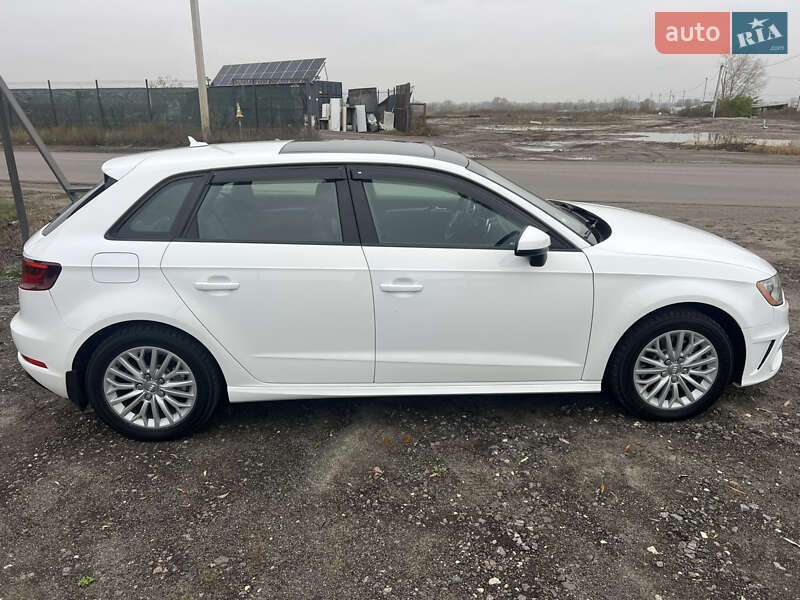 Хэтчбек Audi A3 2016 в Киеве